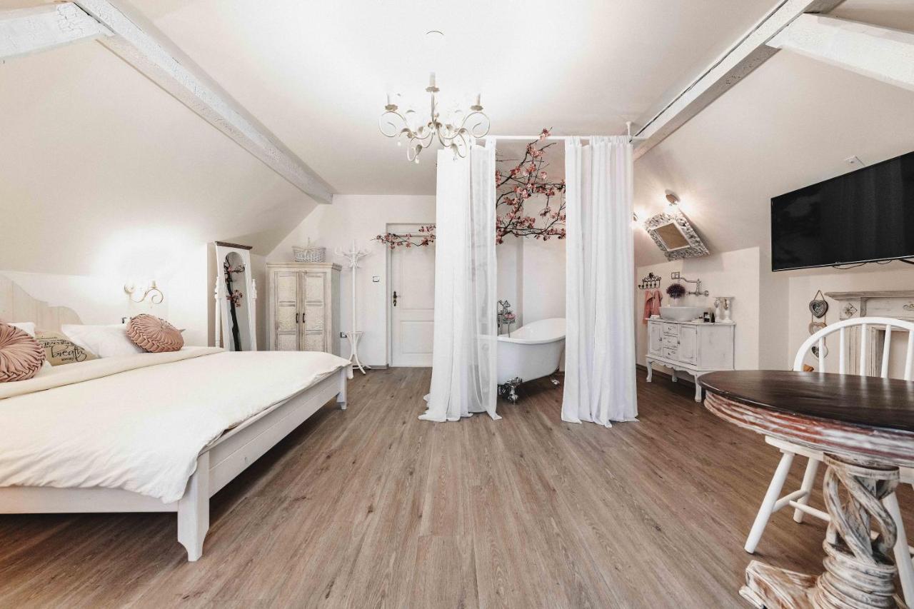 Cernovice  Resort Mlyn Cernovice מראה חיצוני תמונה